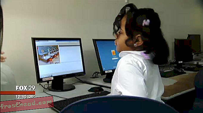 Esimese klassi õpilane kodeerib tema enda arvutimängu