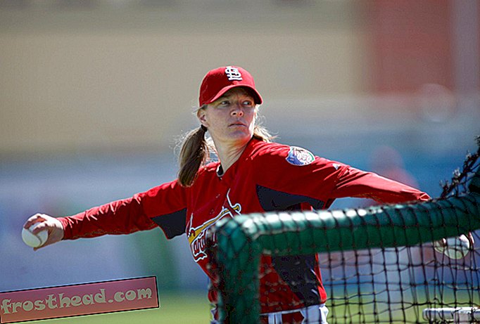 Το Oakland A μισθώνει την πρώτη γυναίκα να προπονηθεί το Major League Baseball