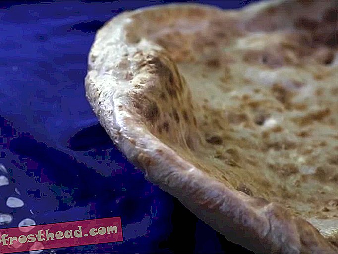 यह कैसे ताजिकिस्तान में ब्रेड टेक शेप है