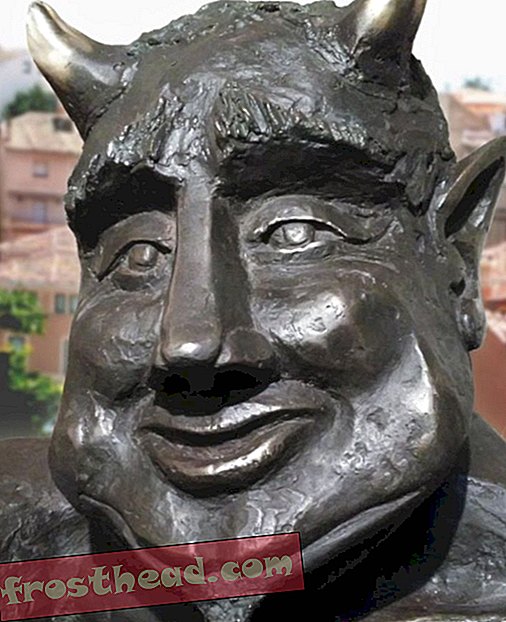 מדוע פסל שטן מחייך מעורר מחלוקת בספרד
