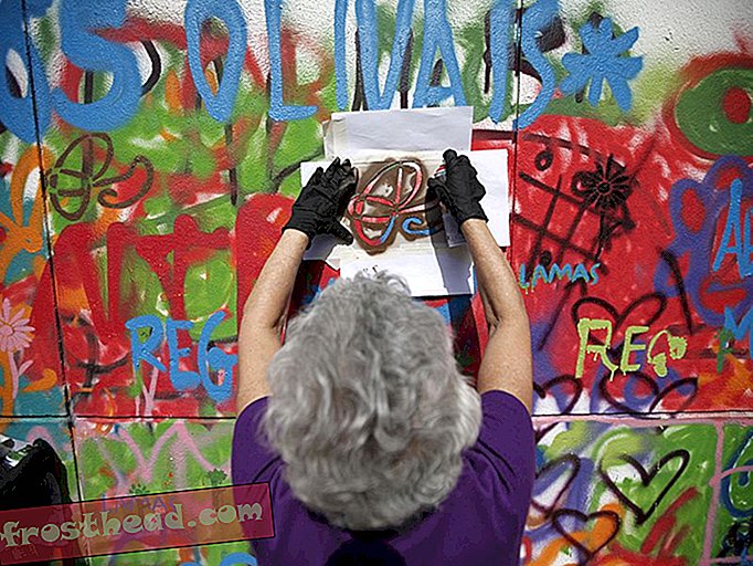 Οι καλλιτέχνες της Λισσαβόνας διδάσκουν μαθήματα γκράφιτι για τους ηλικιωμένους