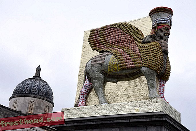 Antik statue ødelagt af ISIS genopstanden i London - med en drejning