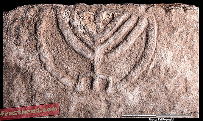 Gravdør indgraveret med Menorah opdaget i Israel