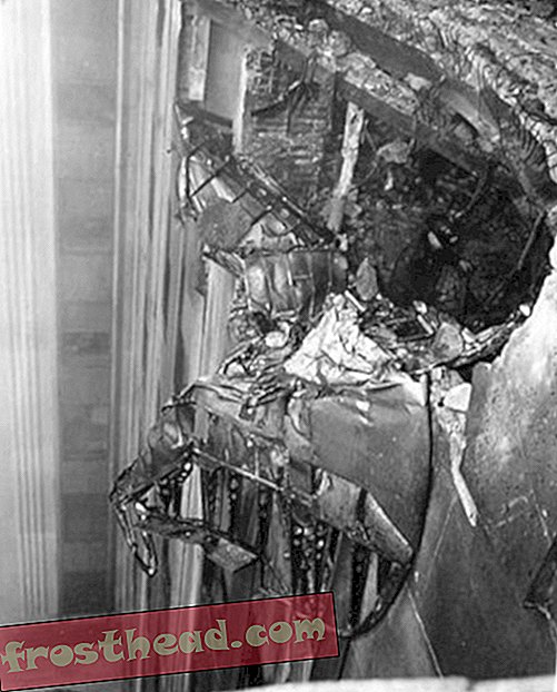 Преди 70 години, бомбардировач B-25 се разби в Емпайър Стейт Билдинг