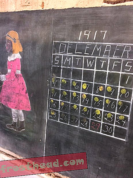 100-Year Old Chalkboards, με σχέδια ακόμα ανέπαφα, ανακαλύφθηκε στο σχολείο της Οκλαχόμα-έξυπνες ειδήσεις, έξυπνες ιστορίες ειδήσεων και αρχαιολογία