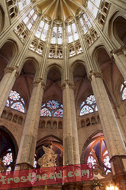 Les grandes cathédrales gothiques d'Europe n'ont pas été construites uniquement en béton