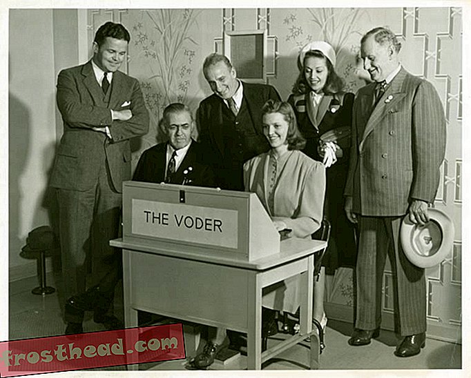 Познакомьтесь с Педро «Voder», первым электронным аппаратом