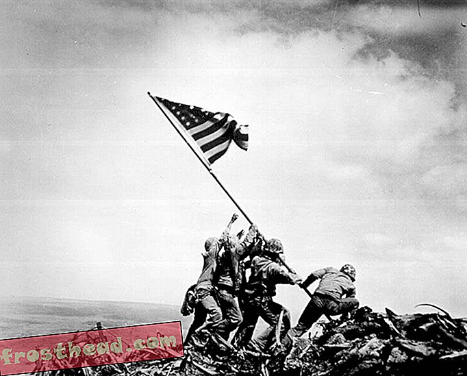 nouvelles intelligentes, histoire des nouvelles intelligentes et archéologie - Des marines étudient l'identité d'un porte-drapeau dans l'emblématique photo Iwo Jima