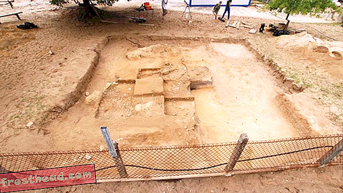幼稚園の遊び場で見つかった埋葬塚は2,000年使用された