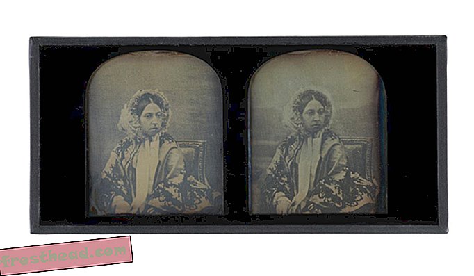 Kaks 200. sünnipäeva auks välja antud kuninganna Victoria kahte nähtamatut fotot