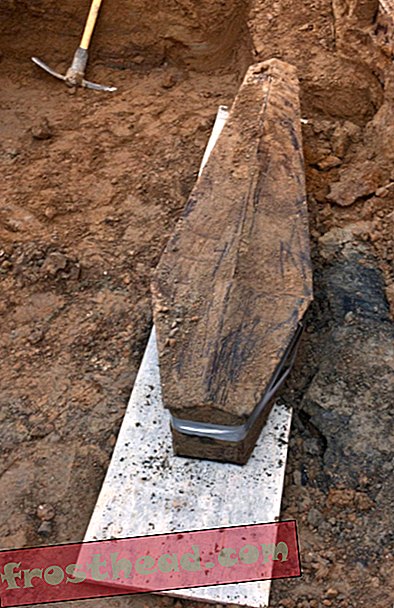 Arkeologit työskentelivät vaivattomasti kaivantaakseen siirtomaa-aikaisia ​​hautoja Phillyn rakennustyömaalla