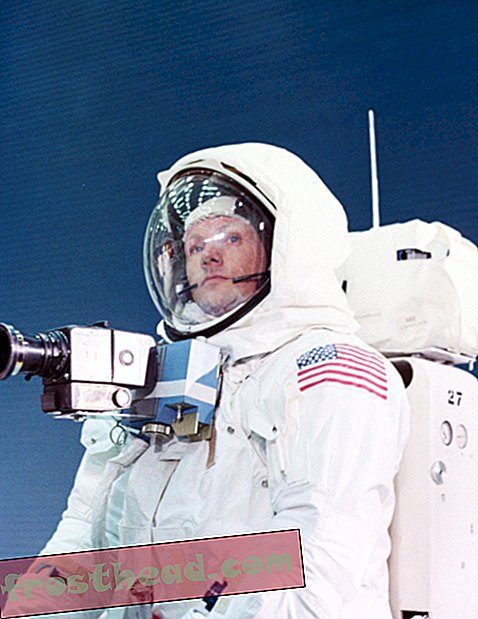 Neil Armstrong had een geheime voorraad maanmateriaal