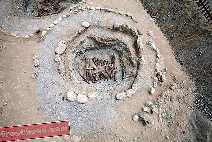 स्मोकिंग पॉट का पहला साक्ष्य 2,500 साल पुराने पॉट में पाया गया था