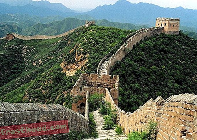 Den kinesiske mur kollapser etter kraftige regner