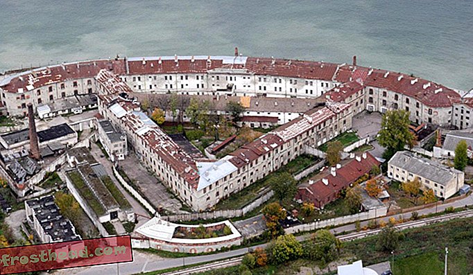 În ciuda moștenirii sale cenușii, Cetatea Mării Patarei din Estonia a fost pur și simplu abandonată.
