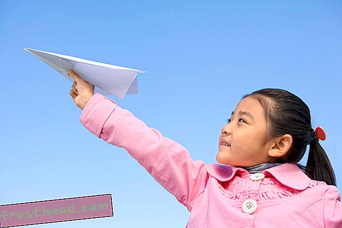 pametne vijesti, pametne vijesti i inovacije - Kako saviti svjetski papirnati zrakoplov za postavljanje rekorda