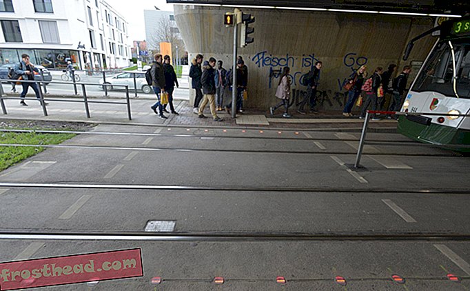 Una città tedesca ha installato semafori per i redattori