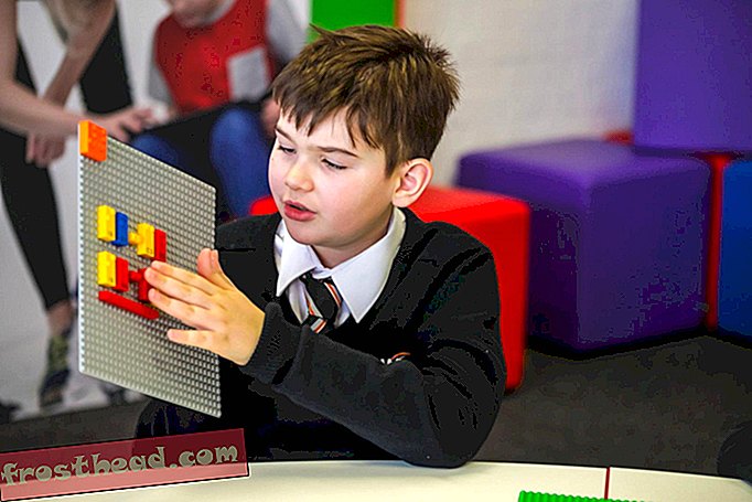 New Legos Direka untuk Membantu Kanak-kanak Gangguan Penglihatan Belajar Braille
