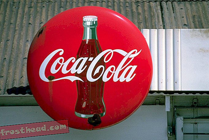 Den klassiske Coca-Cola-flaske bliver 100 i dag