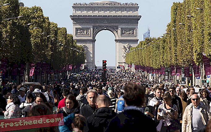 O zi fără mașini la Paris reduce poluarea cu 40%
