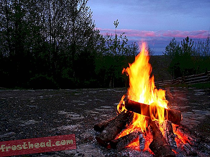 Kako izgraditi savršenu logorsku vatru