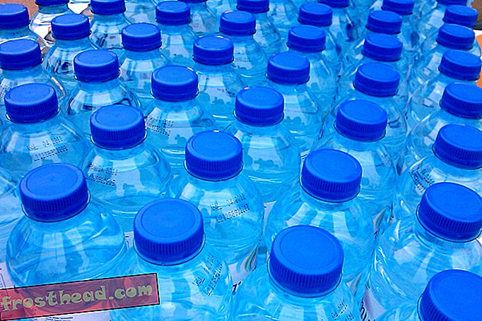 Studie najde mikroplastiku ve více než 90 procentech testovaných lahví s vodou