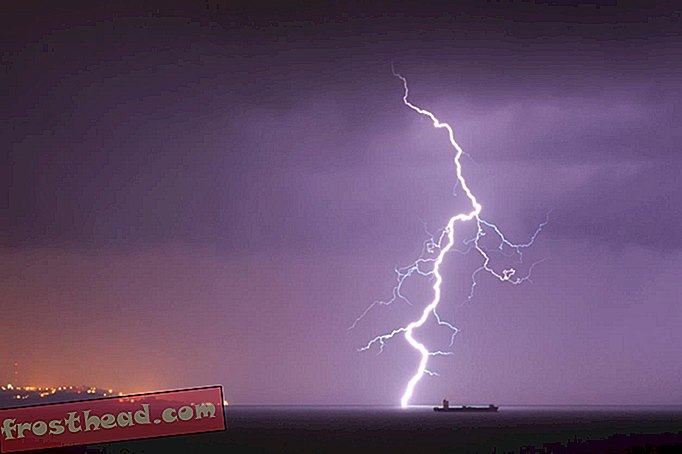 אוניות מטען עשויות להכפיל ברקים כפול בדרכם