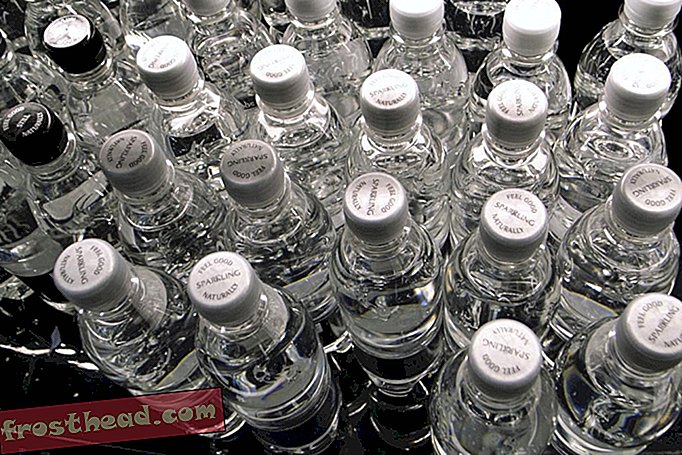 интелигентни новини, умни новини - Ей, колеги деца, по този начин преливате бутилка с вода