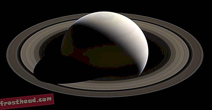 Сатурнови прстенови кишна органска једињења у атмосфери