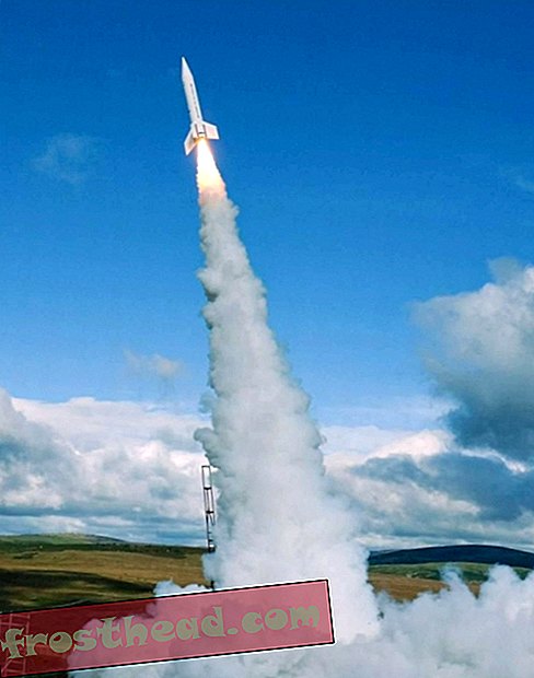 स्मार्ट समाचार, स्मार्ट समाचार विज्ञान - रॉकेट को ब्रिटेन में पुनर्नवीनीकरण टायर और होप लॉन्च द्वारा संचालित किया गया