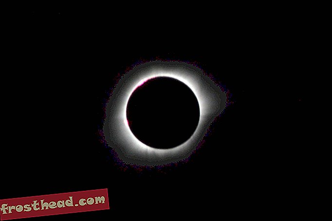 Echa un vistazo a estas fotos del eclipse solar de anoche