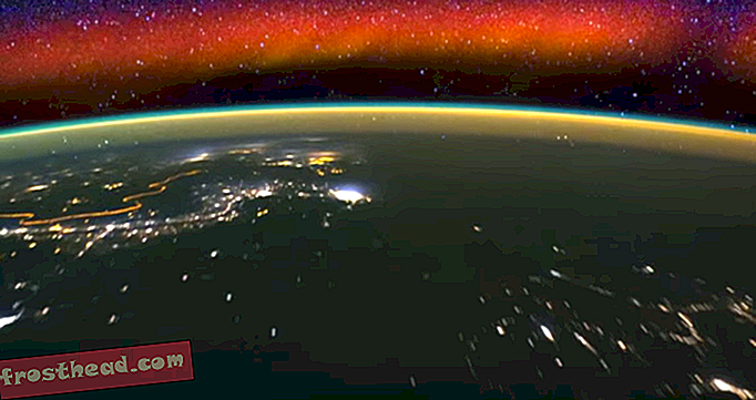 smarte nyheder, smarte nyhedsvidenskab - Se Jordens atmosfære lysende op fra rummet