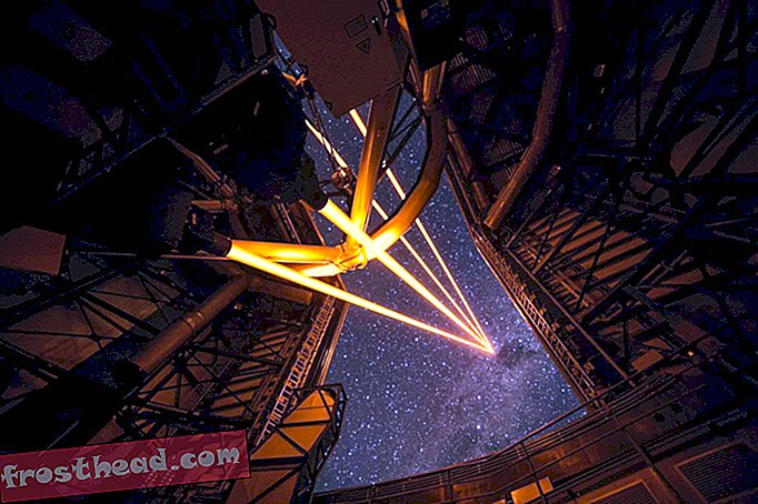 Tähtitieteilijät asettavat laserjärjestelmän selkeämmälle taivaalle