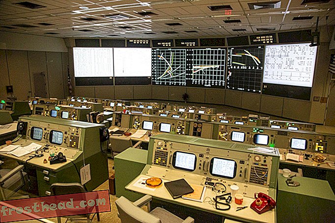 El Centro de Control de Misión Apolo restaurado da vida a la era del alunizaje
