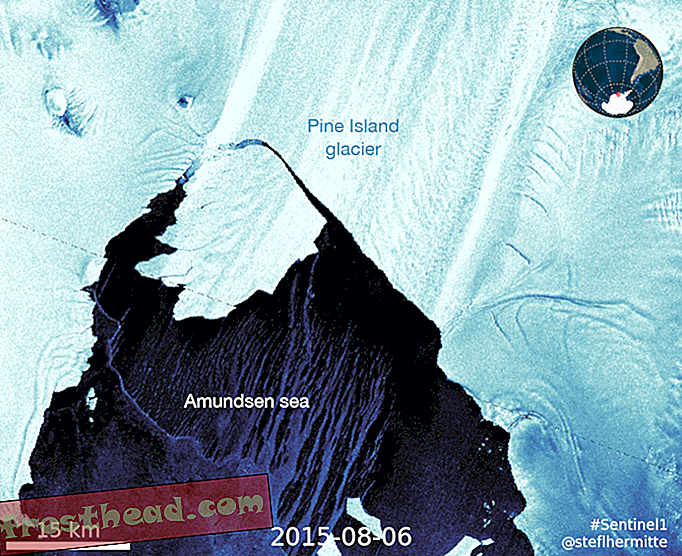 अंटार्कटिक ग्लेशियर से भारी हिमखंड टूटता है