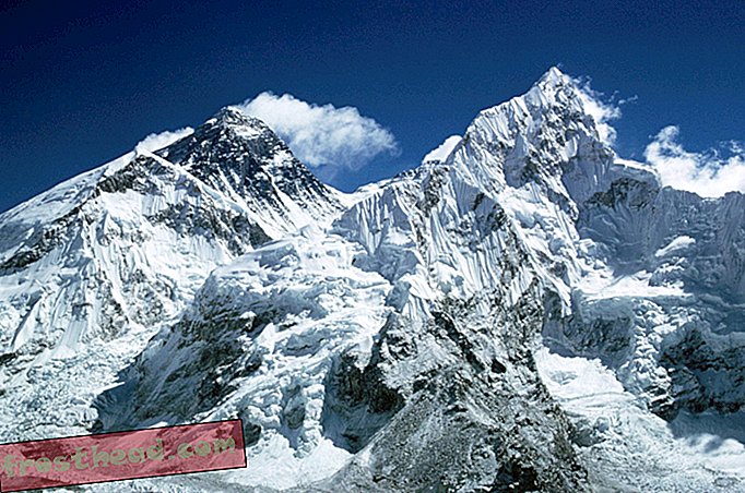 Les glaciers du mont Everest se transforment en lacs