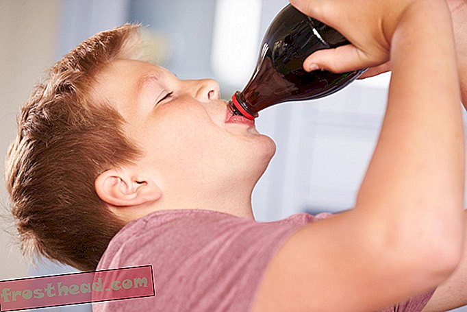 Børn, der ikke drikker vand, bruger mere sødede drikkevarer