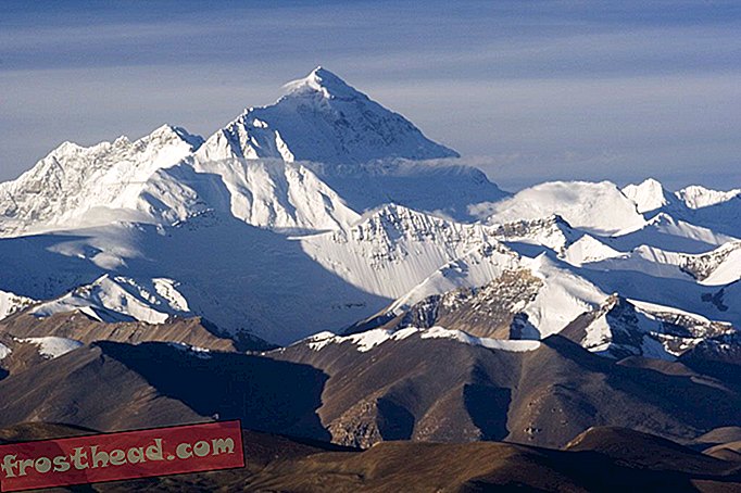 smarte nyheder, smarte nyhedsrejser - Kina vil starte offentligt skammende turister, der graffiti binder Everest