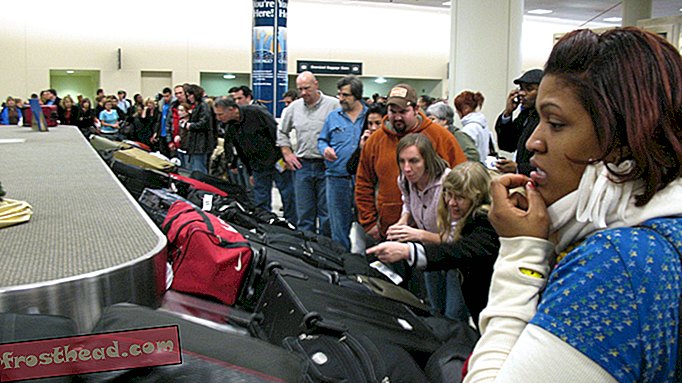 Suivez un bagage lors d'un tour en montagnes russes à travers l'aéroport