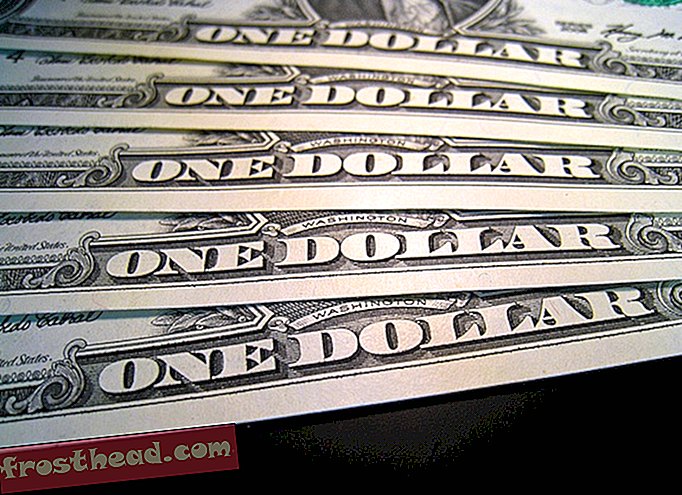 Chcete-li ušetřit peníze, požádejte o pěkné, nové dolarové bankovky
