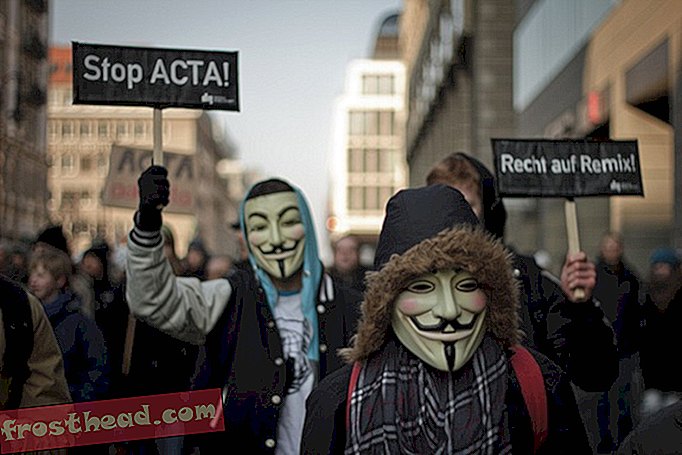 La forma moderna de honrar a Guy Fawkes: piratear un sitio web