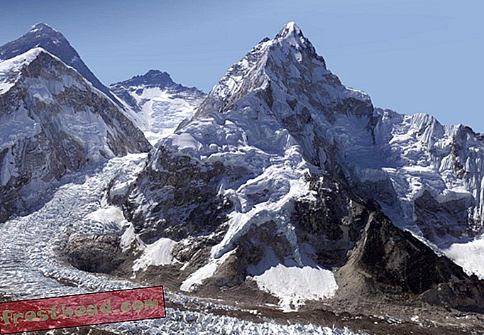 Photo haute résolution du mont.  Everest montre la fonte des glaciers (mais pas de corps)