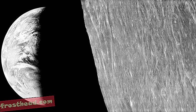 Инженерите спасяват някои от първите снимки, направени от лунната орбита