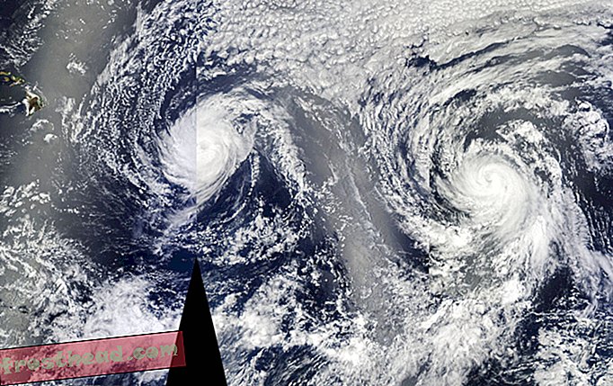 fiksut uutiset - Havaijin pidikkeet kahdelle hurrikaanille - sen ensimmäinen 22 vuoden aikana