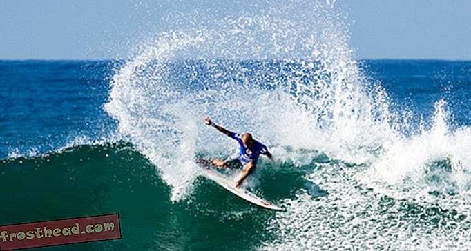 Surfer Kelly Slater søger efter den perfekte bølge i ny 3D-film