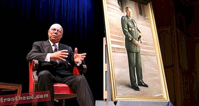 Ο στρατηγός βρίσκεται στο Σώμα.  Το πορτραίτο του Colin Powell πηγαίνει στην θέα