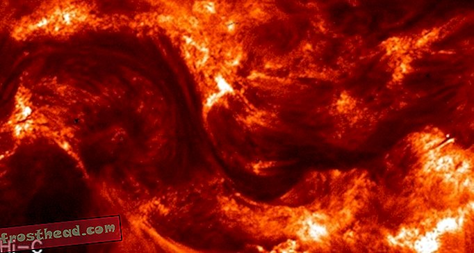 सूर्य को घूरना: यह एक "तापदीप्त गैस का द्रव्यमान" नहीं है