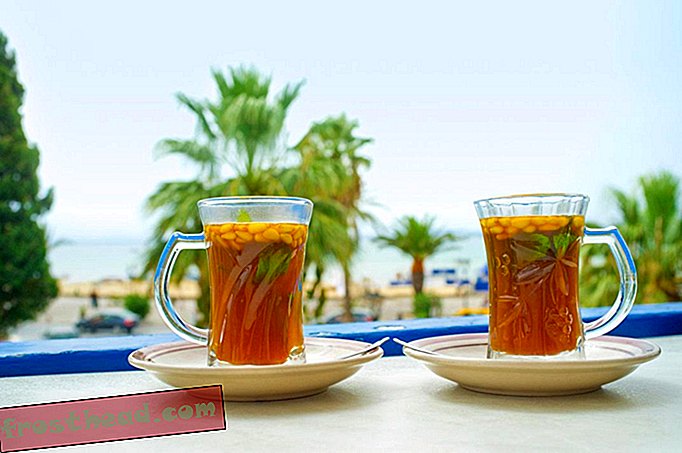 ट्यूनीशिया-टकसाल चाय beach.jpg