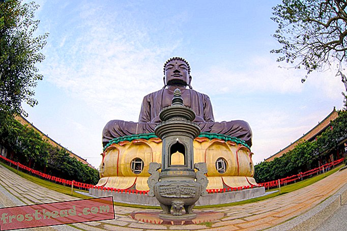 Lihatlah Melalui Mata Salah satu Patung Buddha Terbesar di Dunia-ditaja
