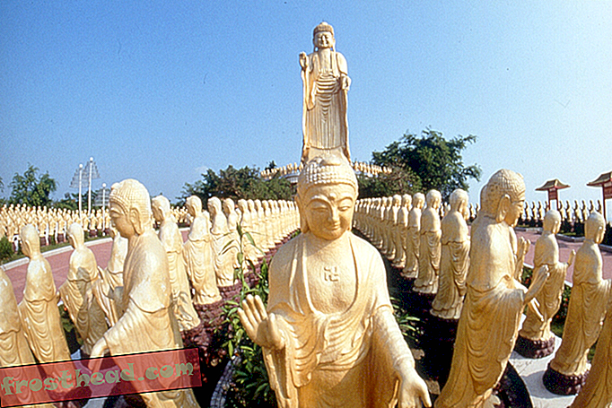 Fo-Гуан-Шан-statues.jpg